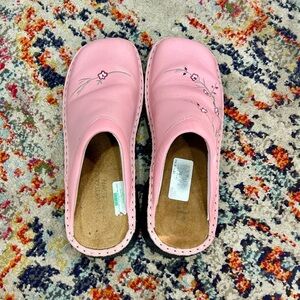 Noat Pink Leather Floral Women's Slip-On Shoes